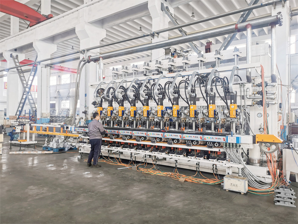 10 sections I.S. machine